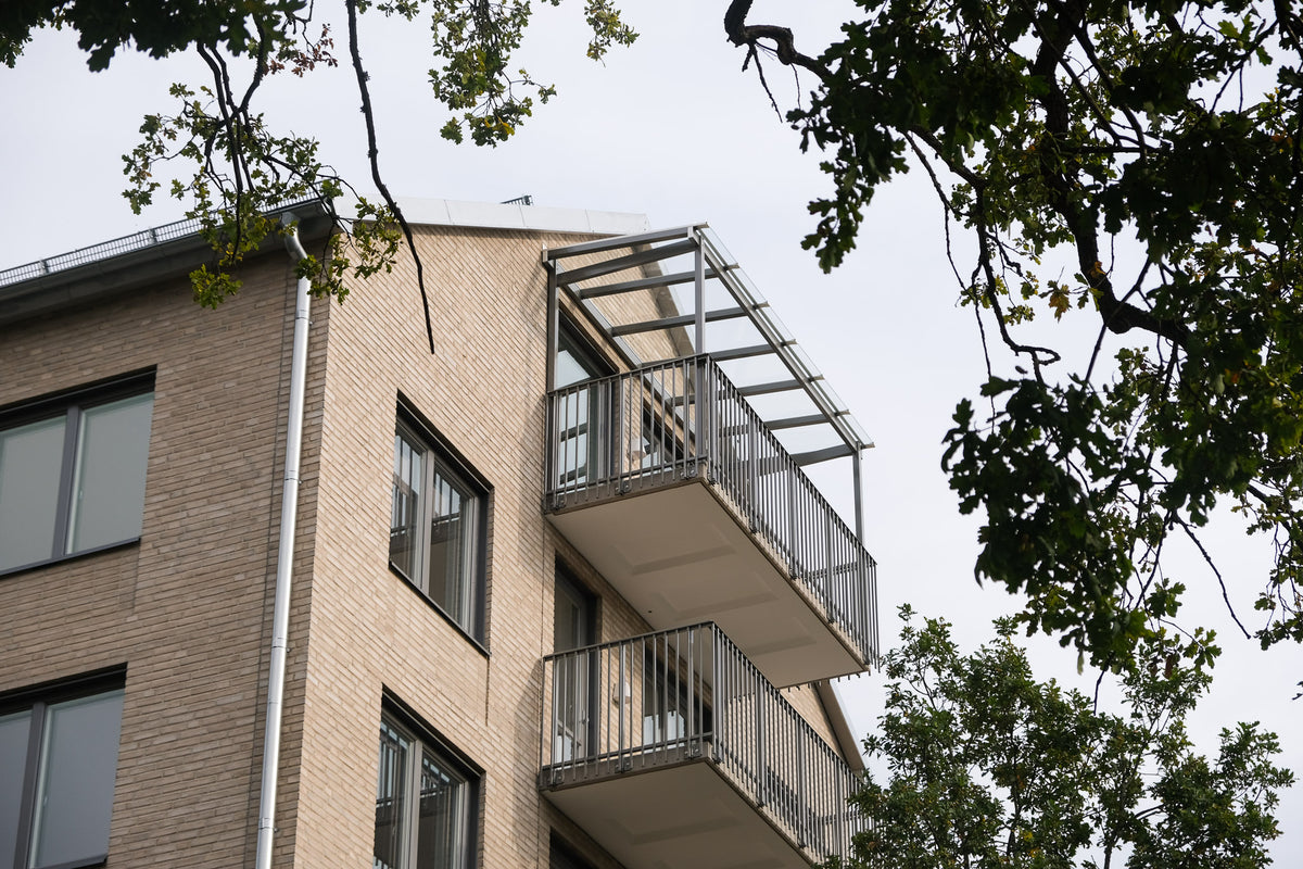 balkongrutan tak av glas till balkonger som saknar befintligt tak